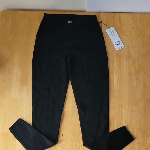 ALO Yoga Pointelle Sweater High Waist Be Mine Leggings - Picture 2 of 12